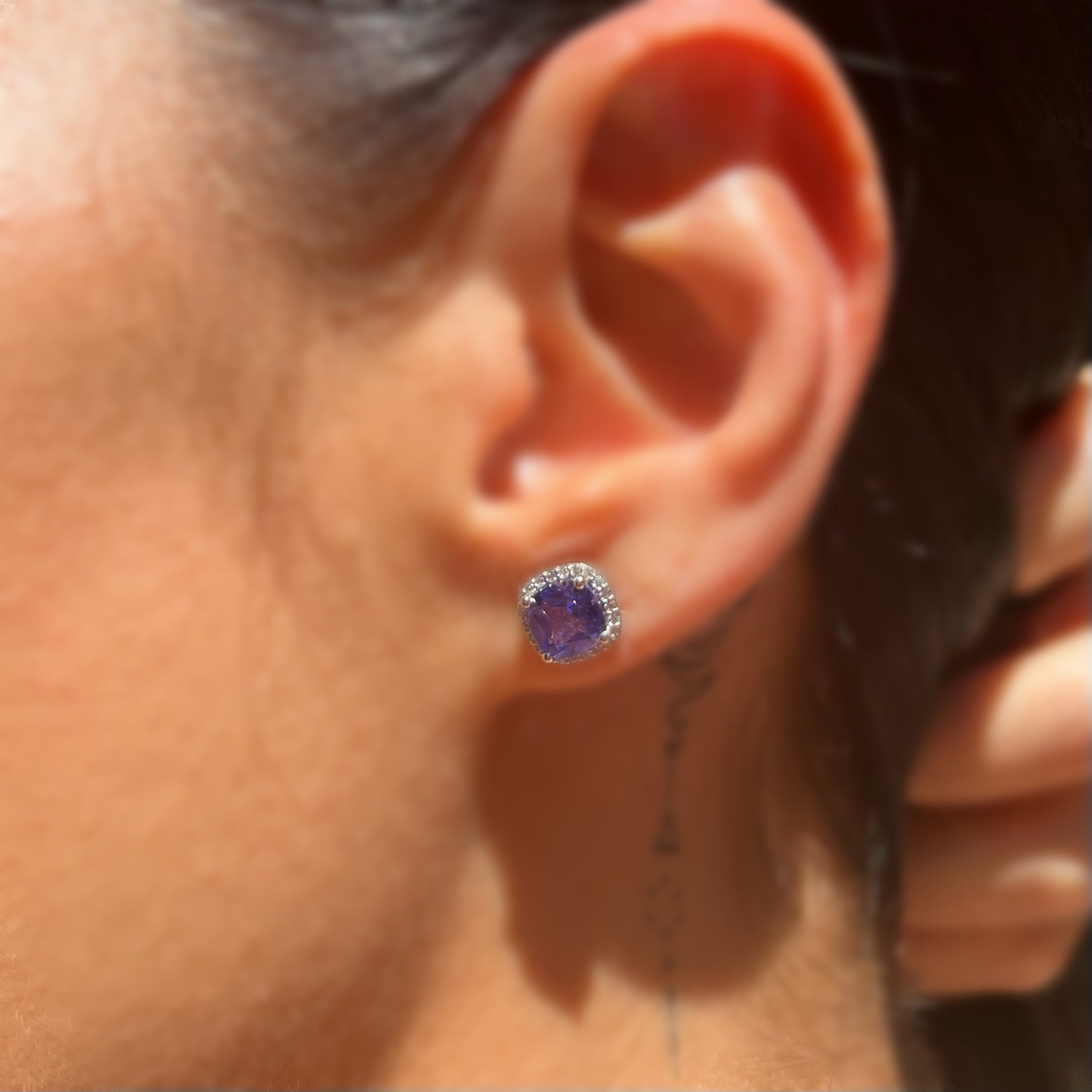 Обеци от бяло злато с танзанити и диаманти 2.64 карата